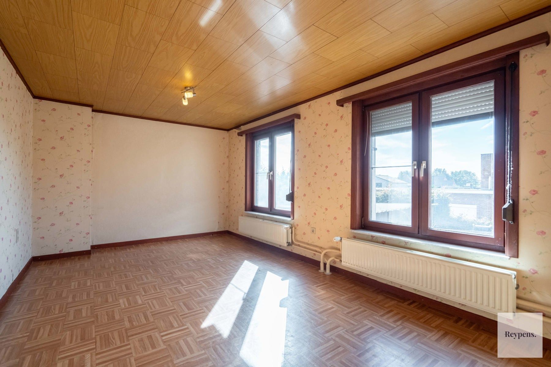 Goed gelegen op te frissen woning foto 12