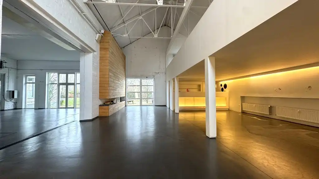 Multifunctionele ruimte te huur vlakbij R4 en E40 in Drongen foto 4