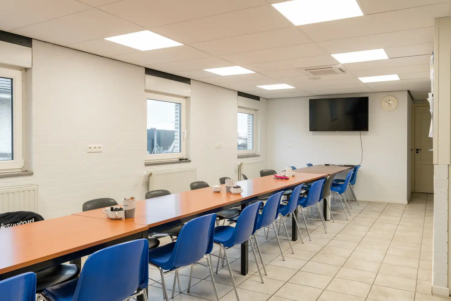 BEDRIJFSPAND MET CONCIERGEWONING foto 107