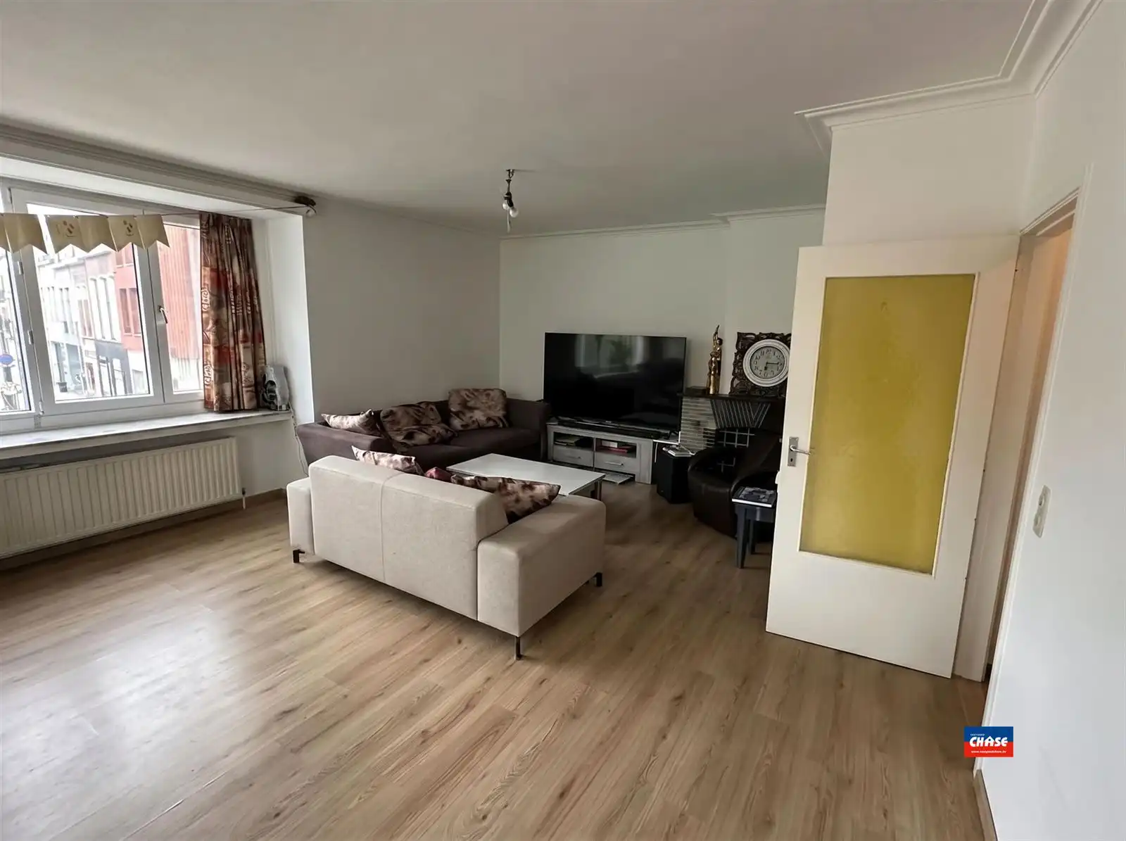 Appartement met ruime woonkamer, mooie keuken en 2 slaks foto 3