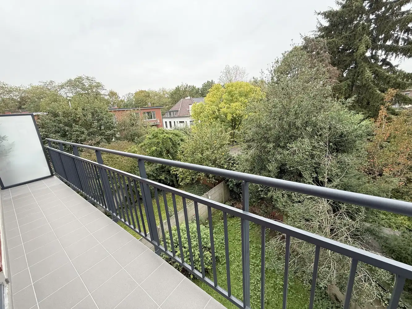 Instapklaar en volledig vernieuwd: uw nieuwe thuis in Berchem foto 10
