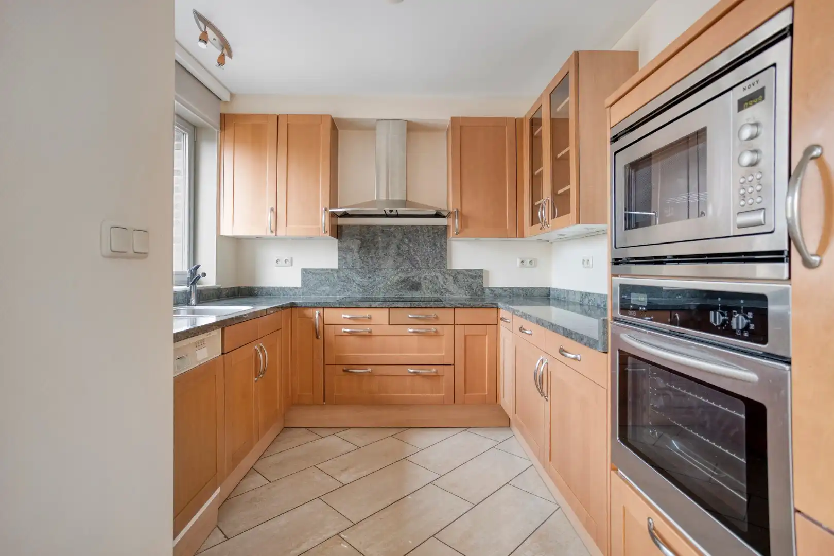 APPARTEMENT VAN 175m² MET 2 SLAAPKAMERS, 2 TERRASSEN en GESLOTEN GARAGE IN LANAKEN CENTRUM !  foto 10