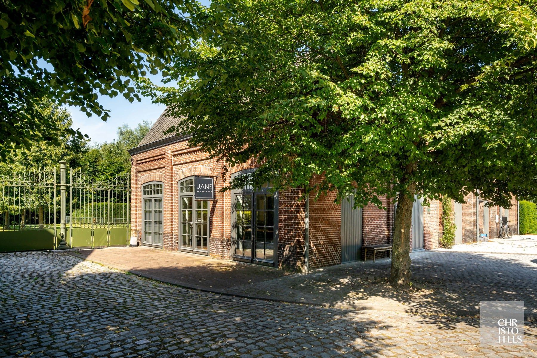 Historisch waardevol koetshuis uit 1904 door Architect B. Lens omgetoverd tot een sfeervolle eigentijdse villa! foto 36