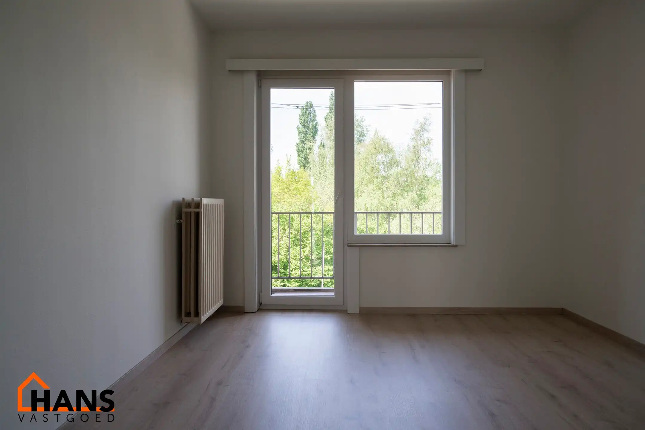 2 slaapkamerappartement met garage. foto 11