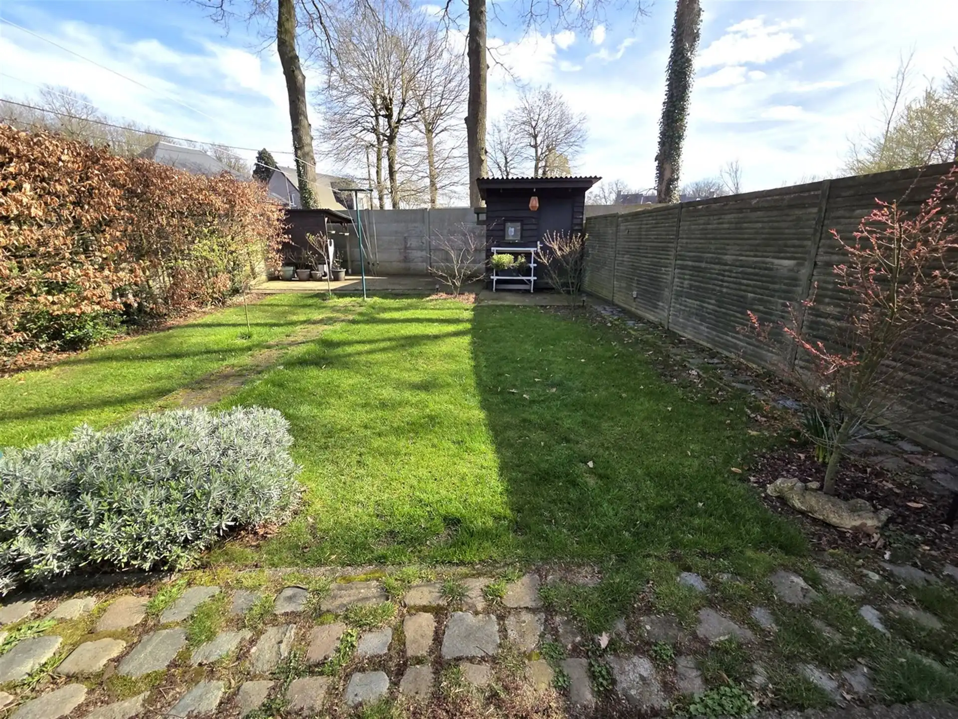 Leuke woning met 3 slaapkamers, garage en bijgebouw in de tuin foto 2