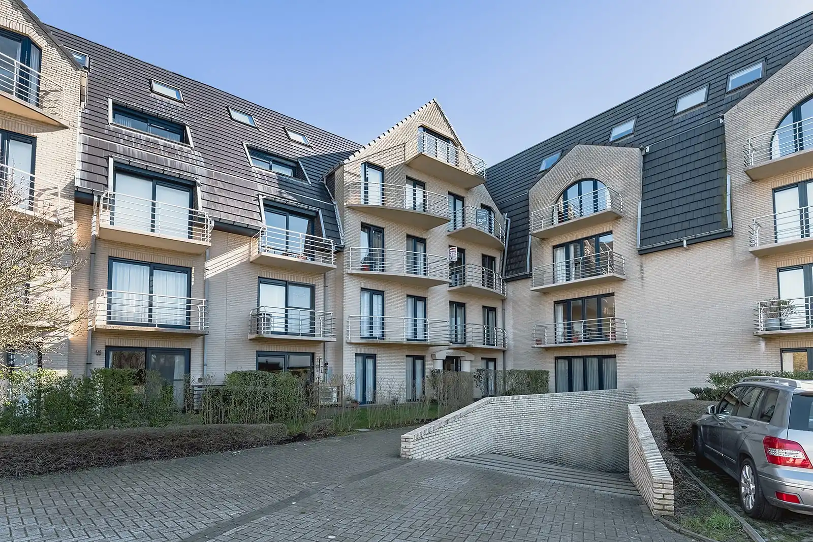 Instapklaar 2 slaapkamer appartement gelegen in De Haan op wandelafstand van het strand en het centrum. foto 7