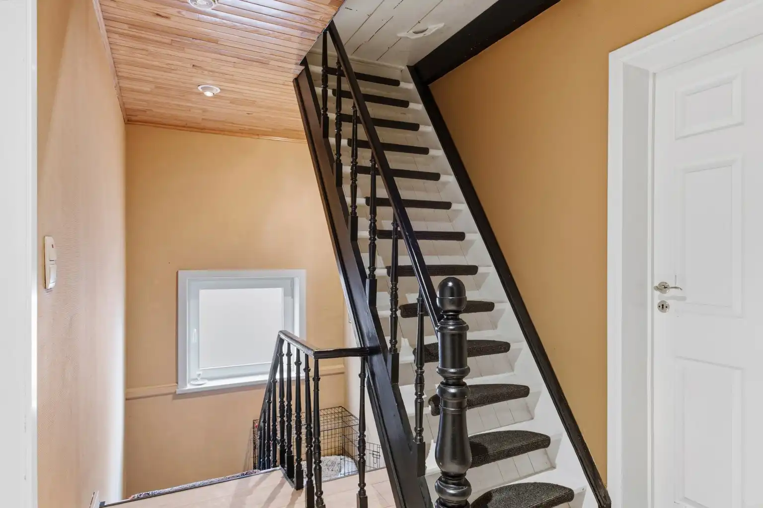 RUIME ALLEENSTAANDE WONING IN DOODLOPENDE STRAAT foto 17