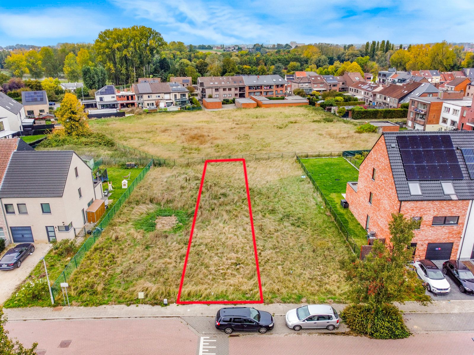 OPTIE Perceel bouwgrond GB in doodlopende en residentiële straat foto {{pictureIndex}}