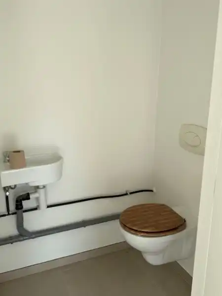 Goed gelegen Handelspand met garage/opslagruimte! foto 4