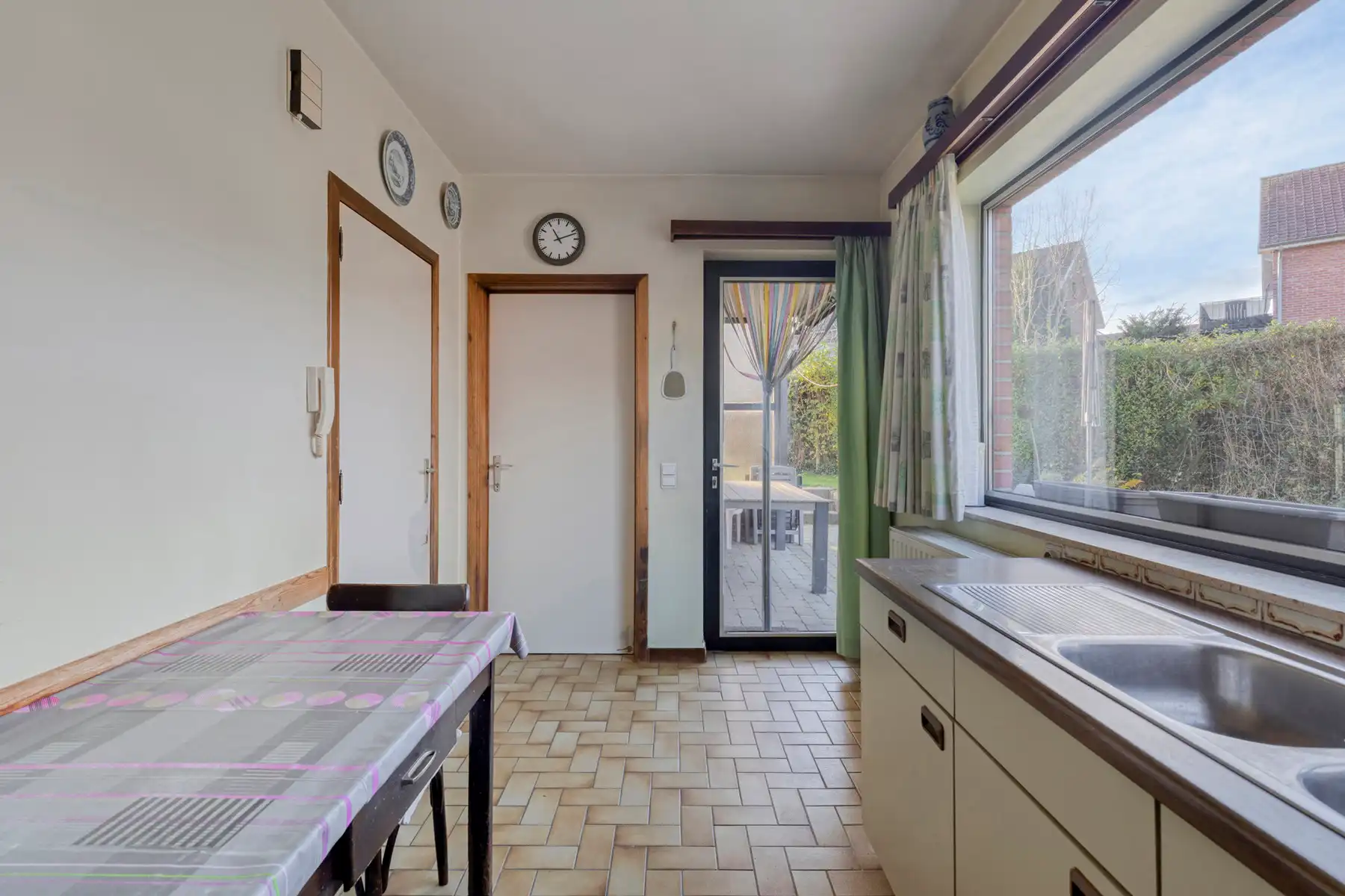 Leemans Immobiliën stelt u  deze centraal, maar toch bijzonder rustig gelegen woning in Dilbeek voor! foto 8