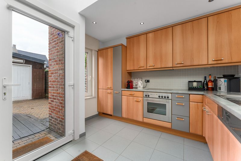 Roeselare : Instapklare, gerenoveerde rijwoning in hartje Roeselare! foto 7