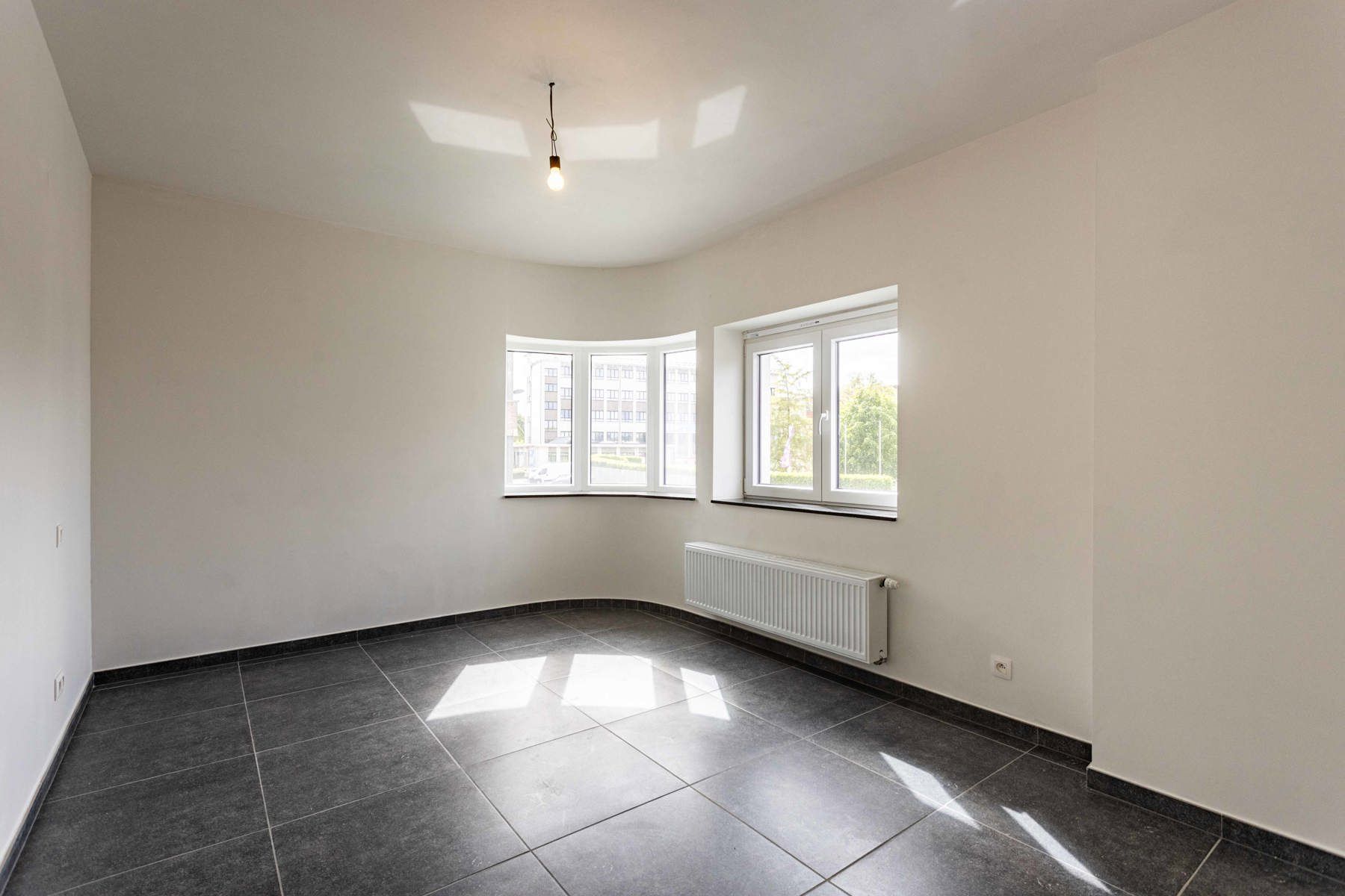 Erg ruim appartement met groot terras! foto 13
