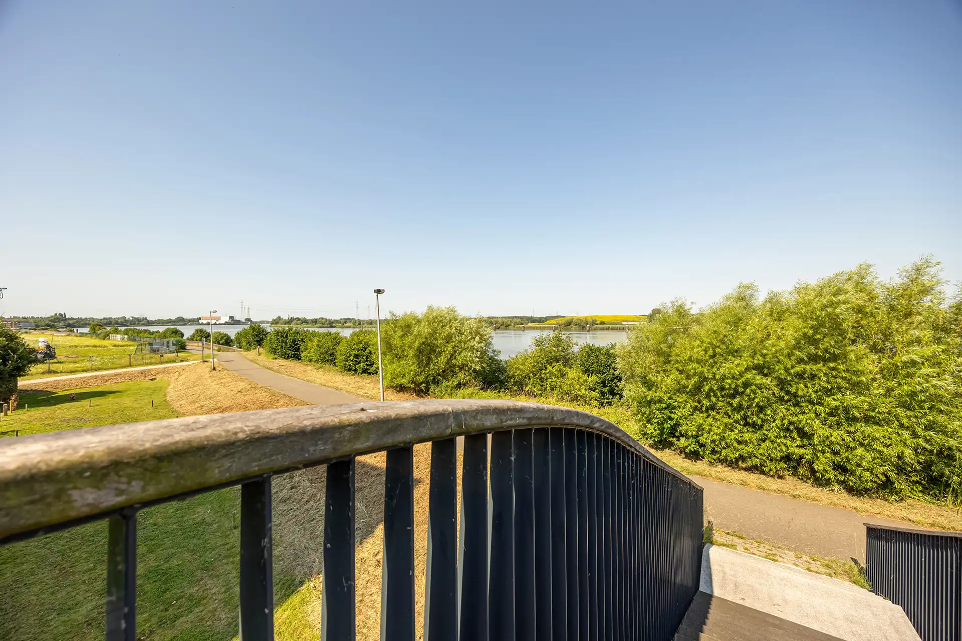 Instapklaar 1-slaapkamerappartement vlak aan de Schelde. foto 13