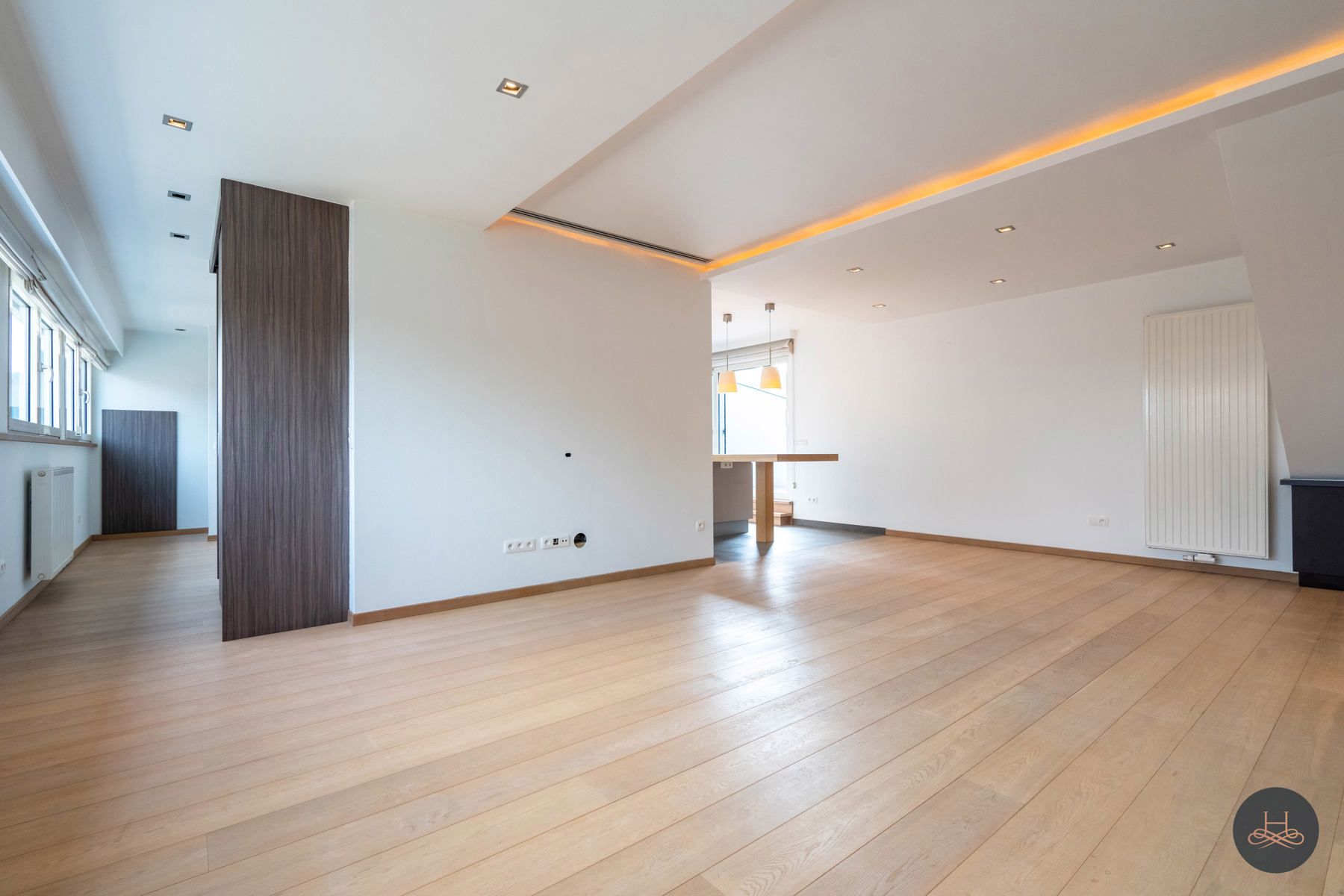 Ruim appartement met grote garage foto 8