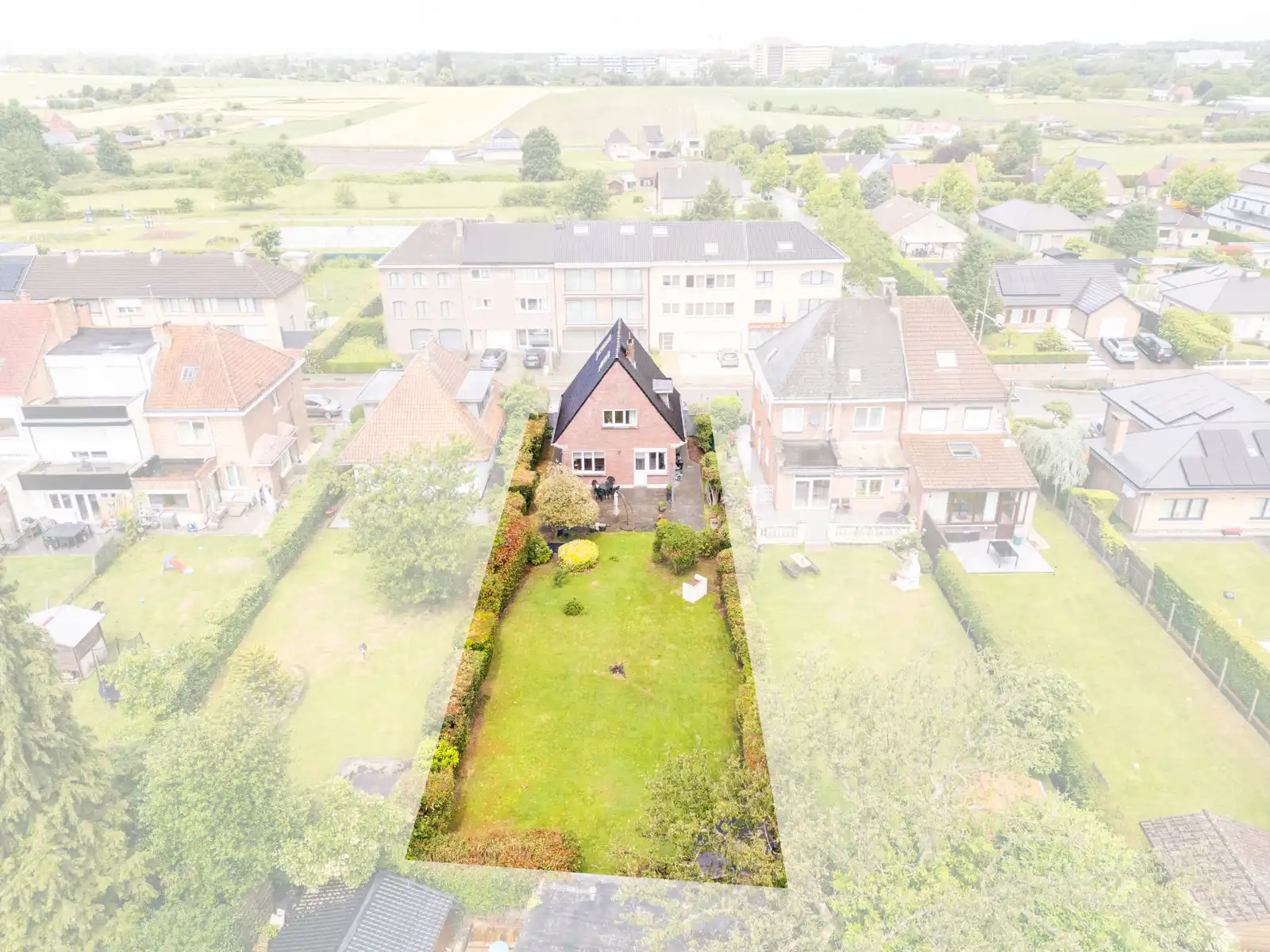 Gezinswoning met 2 slaapkamers, zolder, grote tuin en garage foto 16