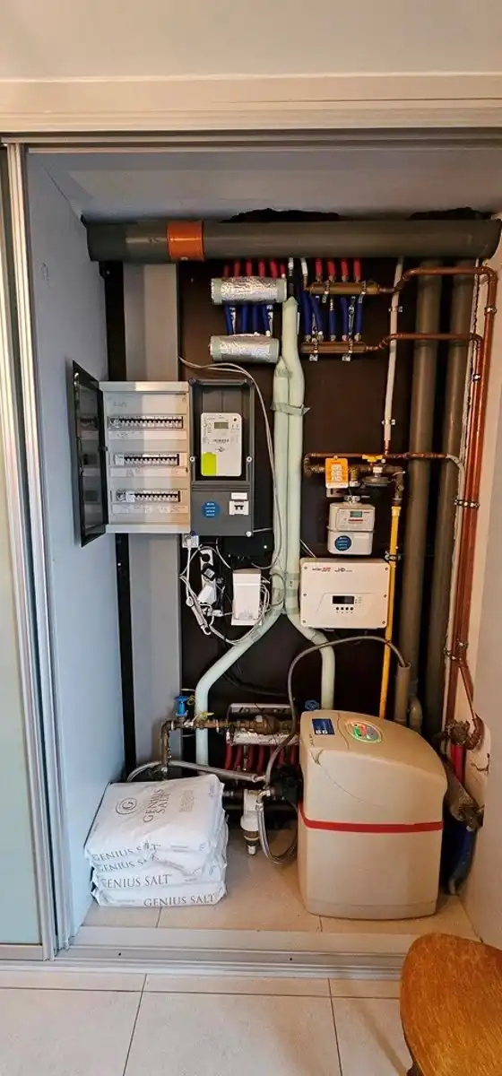 Ruime, recente, instapklare, energiezuinige half open bebouwing met degelijke en kwalitatieve afwerking en zonnepanelen, gelegen net buiten de grote ring van Hasselt. foto 14