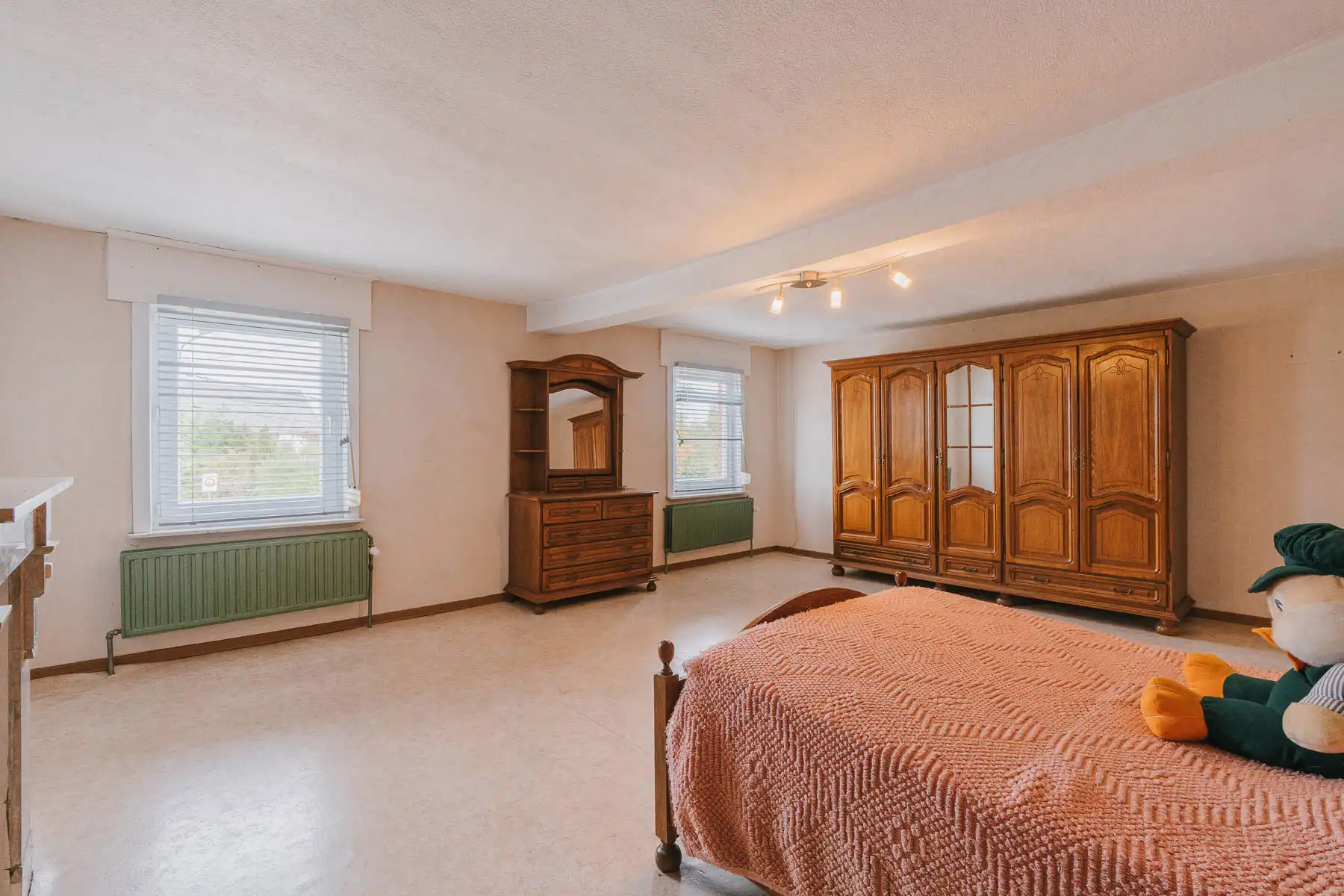 Karaktervolle woning met veel potentieel op toplocatie foto 14