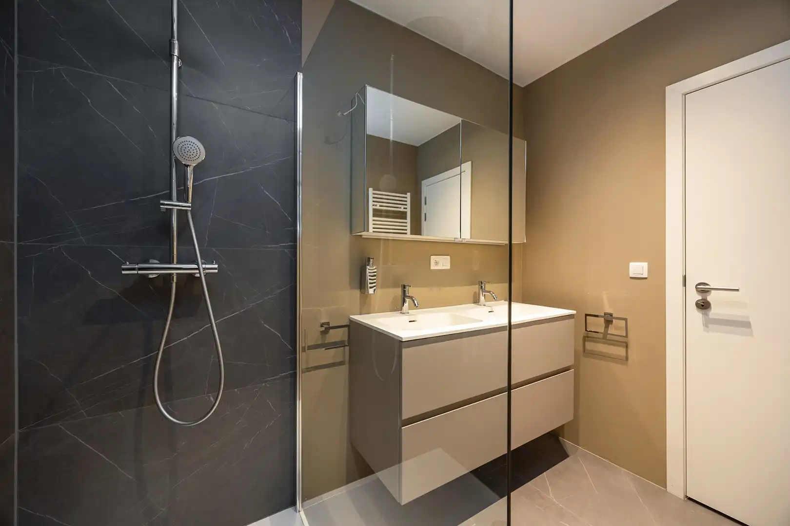 APPARTEMENT MET ZICHT OP KMSKA foto 8