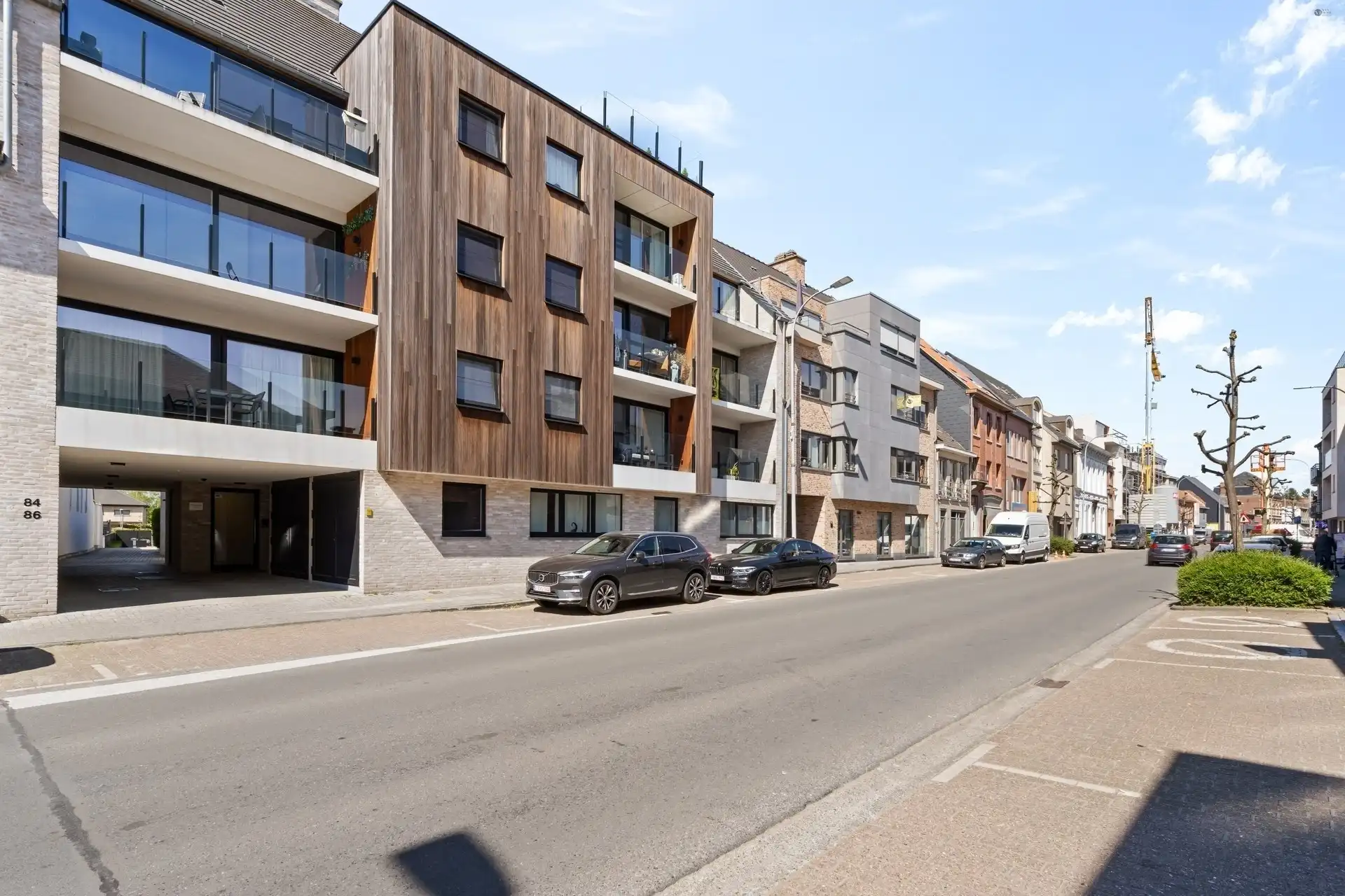 Luxueus afgewerkt gelijkvloers appartement te centrum Stekene foto 2