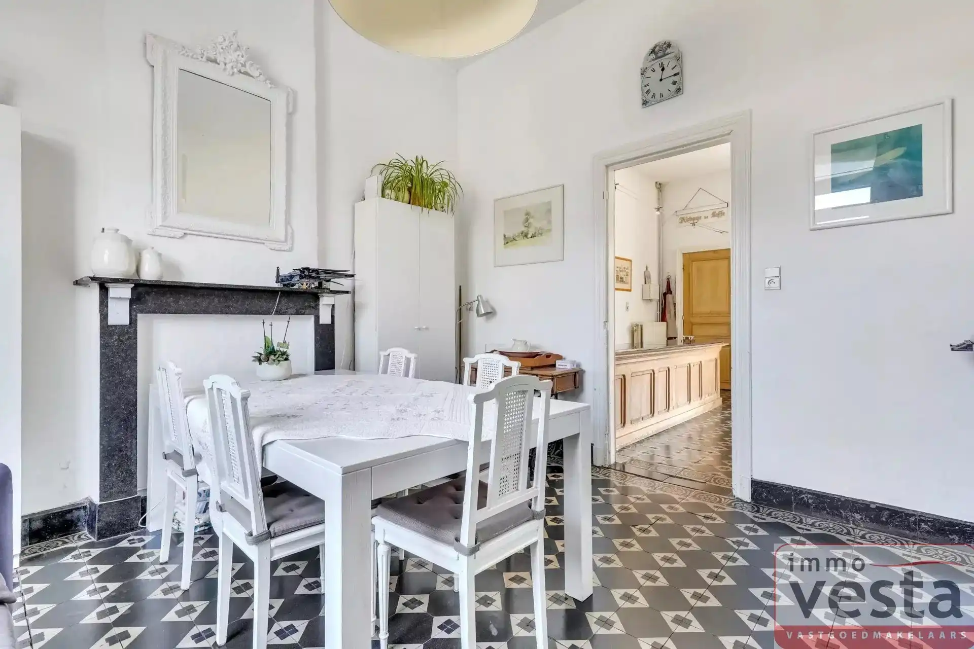 Karaktervolle woning met zwembad en ingerichte leefzolder foto 5