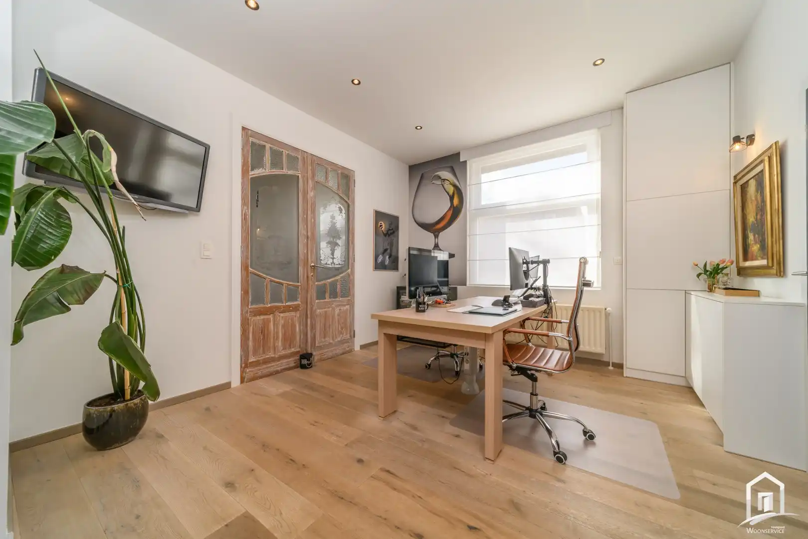 Instapklare gezinswoning op centrale locatie met ruim terras en leuke tuin foto 3