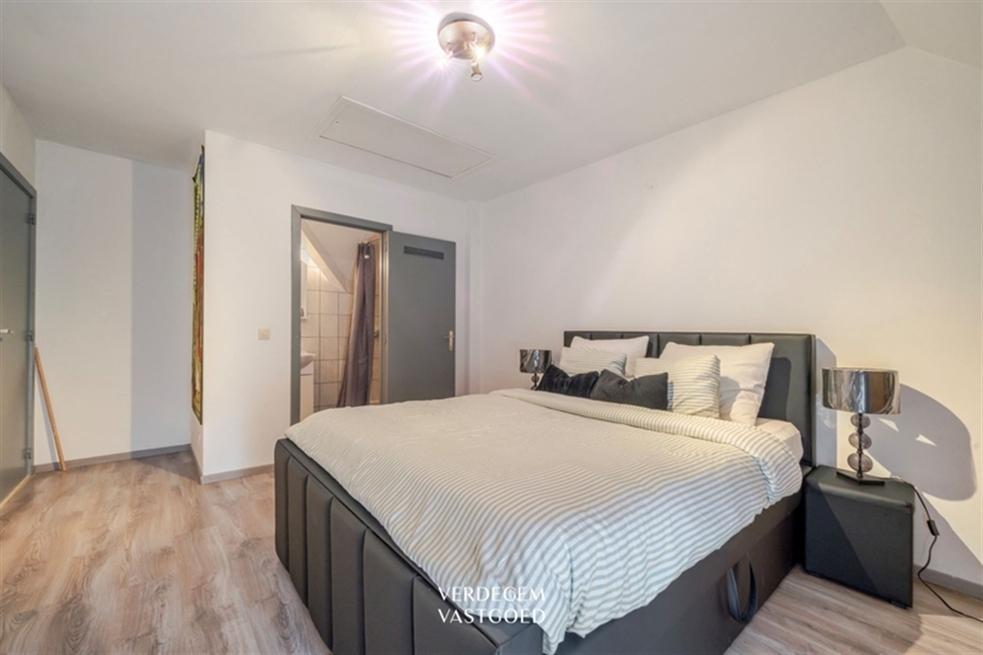 Pied-à-terre of als investering, appartement met 1 slaapkamer in hartje Brugge foto 8