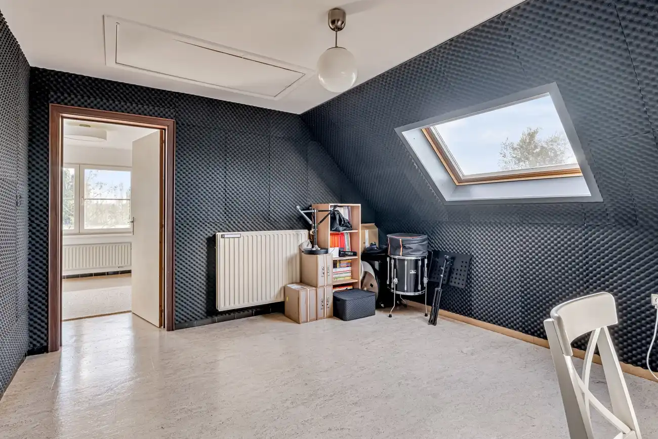 Charmante gerenoveerde woning met 5 slpks op een rustige ligging foto 20