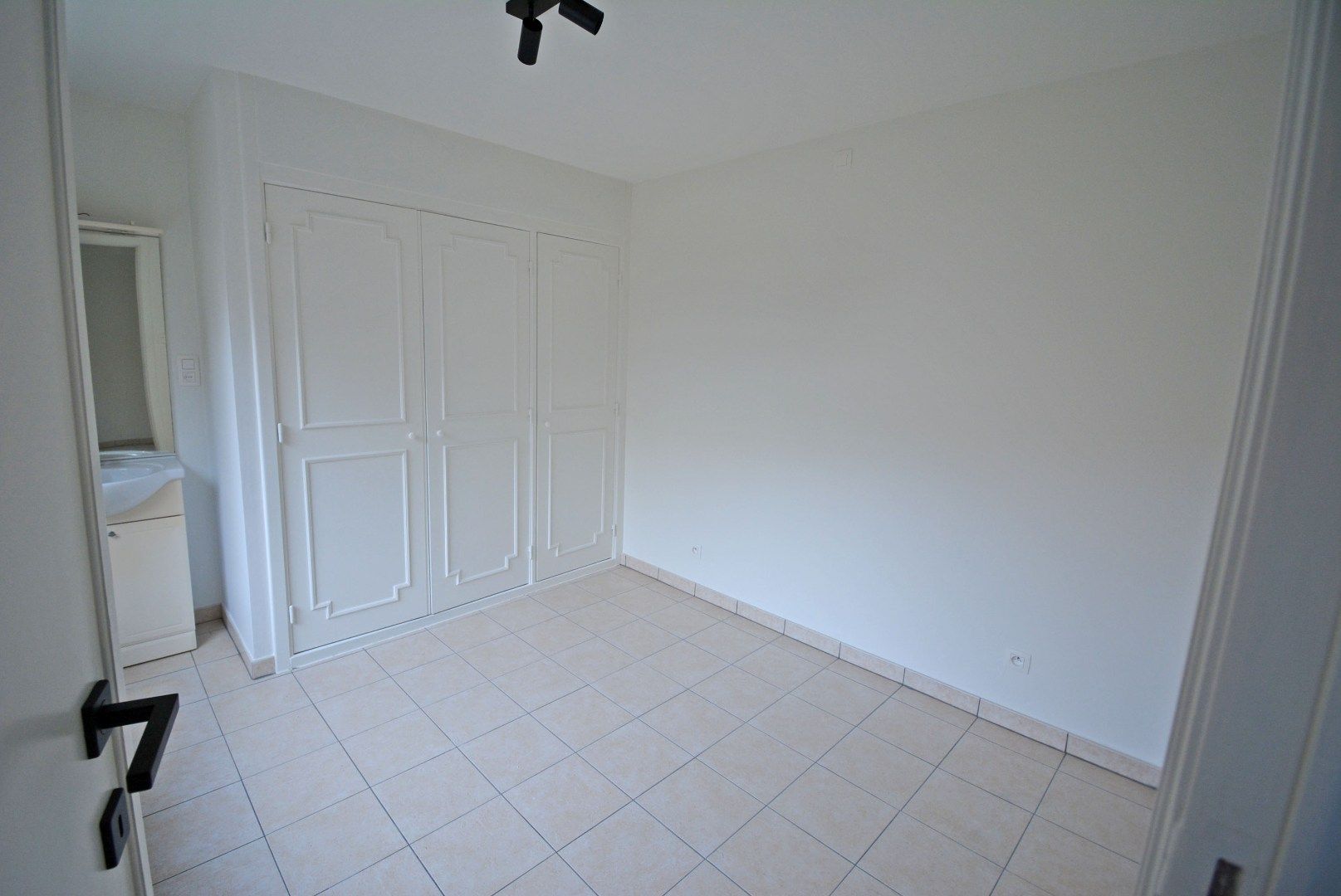 Ruim appartement met 3 slaapkamers in een zijstraat van de Lippenslaan. foto 16