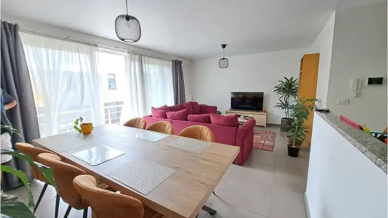 lichtrijk 2-slaapkamerappartement met TERRAS + AUTOSTANDPLAATS te huur in Torhout foto {{pictureIndex}}