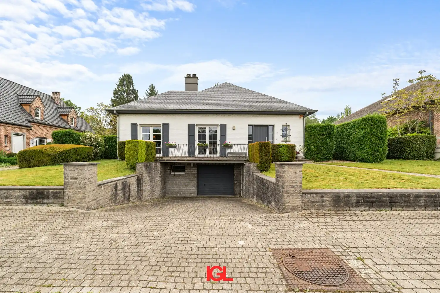 Hoofdfoto van de publicatie: Instapklare villa met 4 slaapkamers en prachtige tuin in residentiële wijk van Sint-Pieters-Leeuw