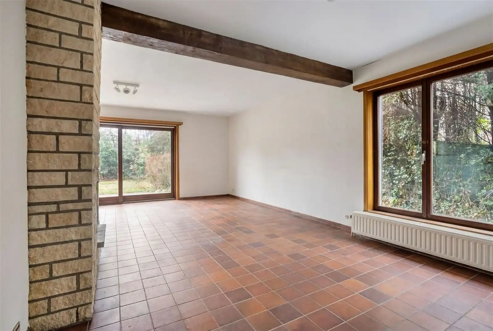 Villa op te frissen in hartje Pajottegem foto 2