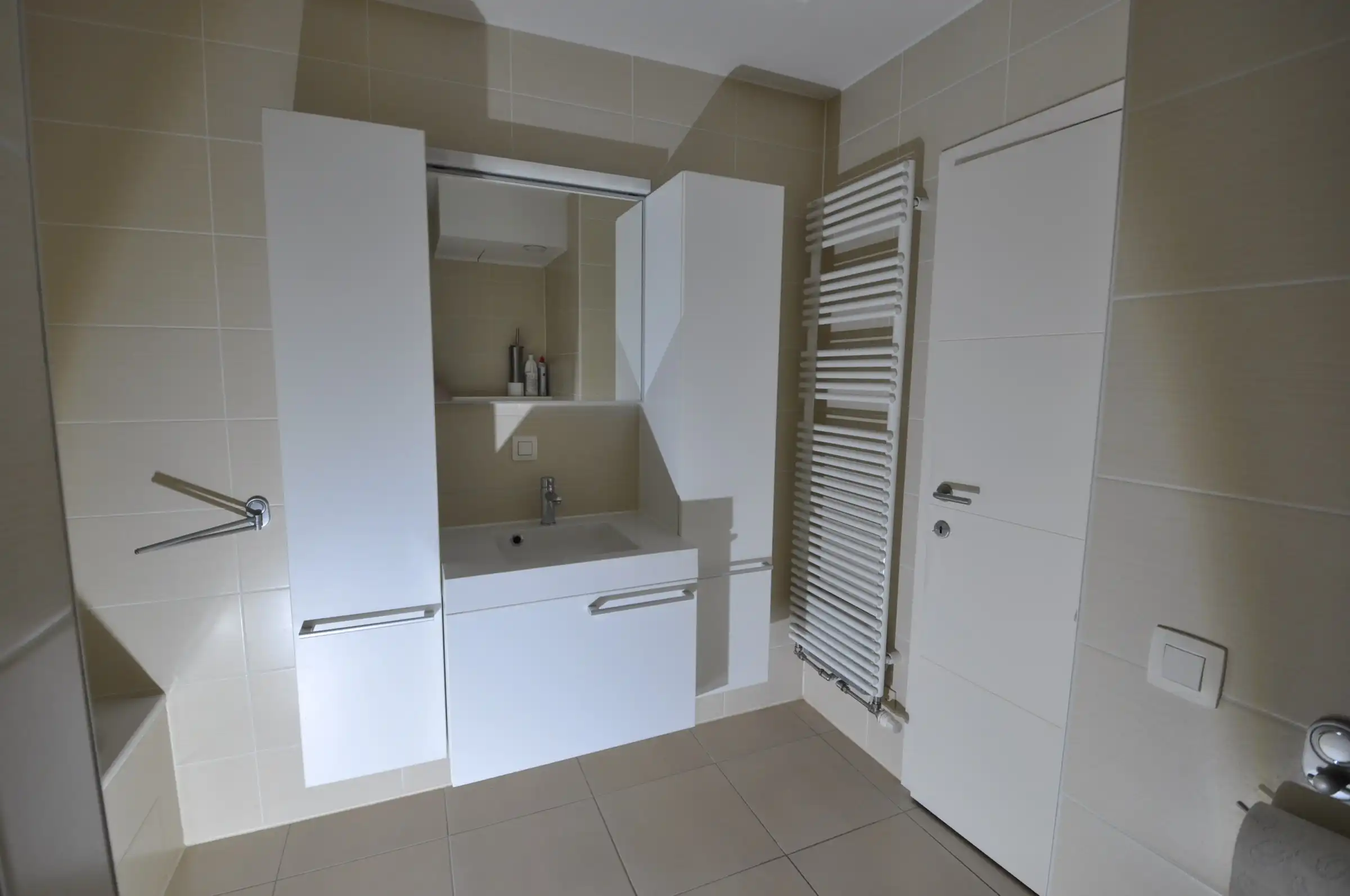 Instapklaar recent appartement met terras op een  centrale ligging foto 14