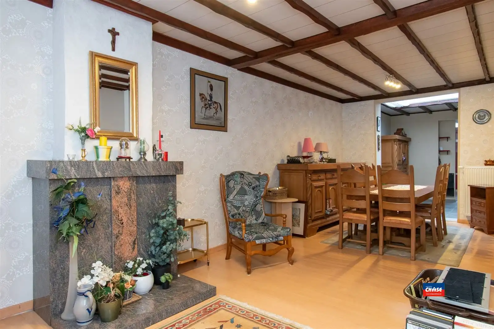 Op te frissen rijwoning met 4 slaapkamers op een rustige locatie foto 2