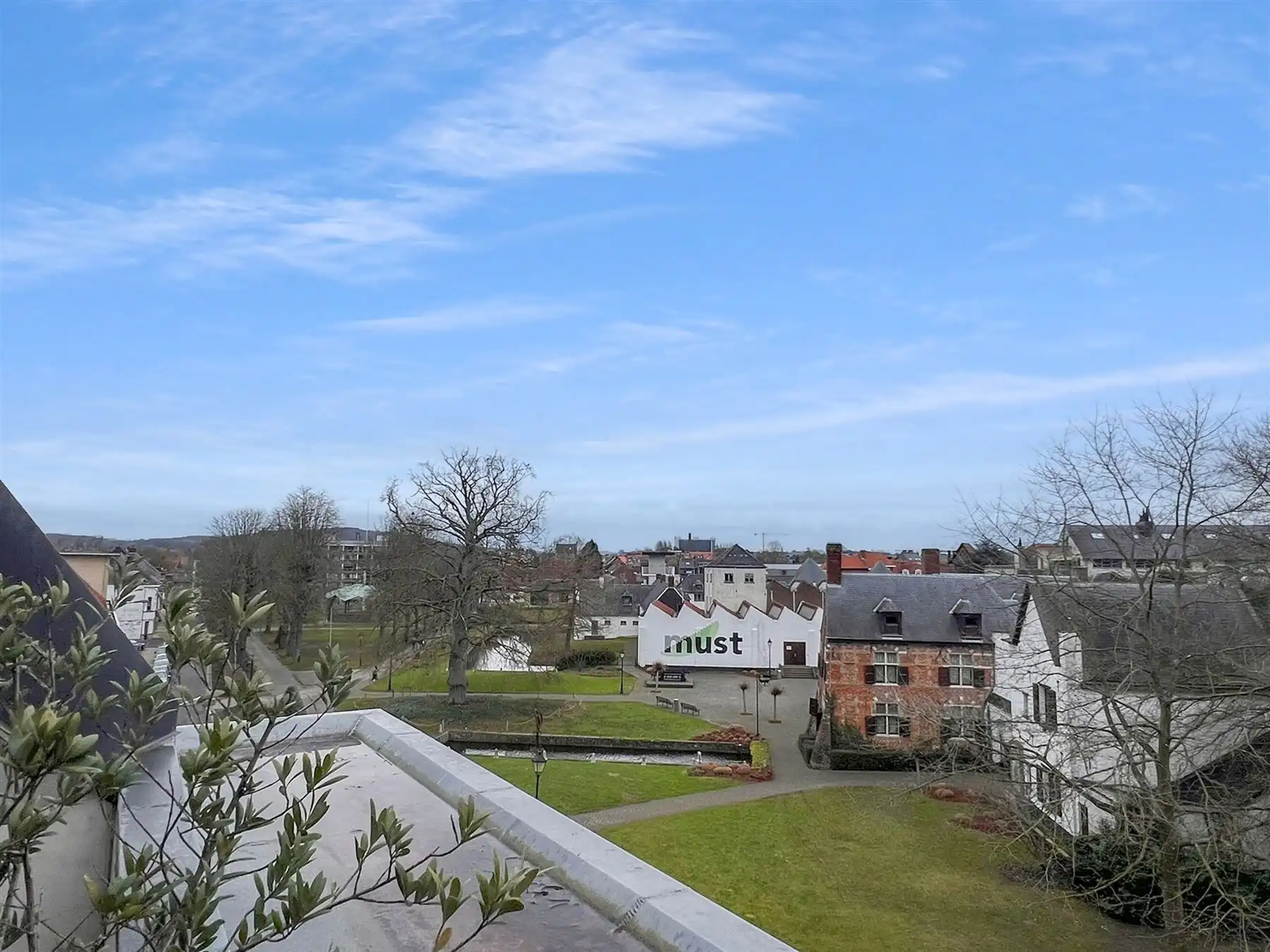 Karaktervol gerenoveerd burgerhuis met atelier foto 15