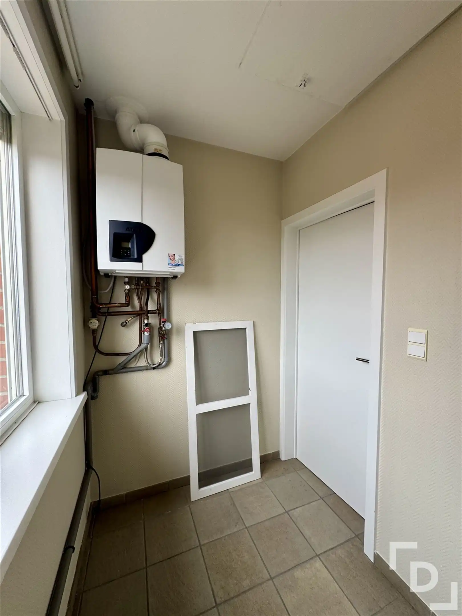 Ruime handelszaak met woonst & verhuurd appartement te koop in Poelkapelle. foto 53