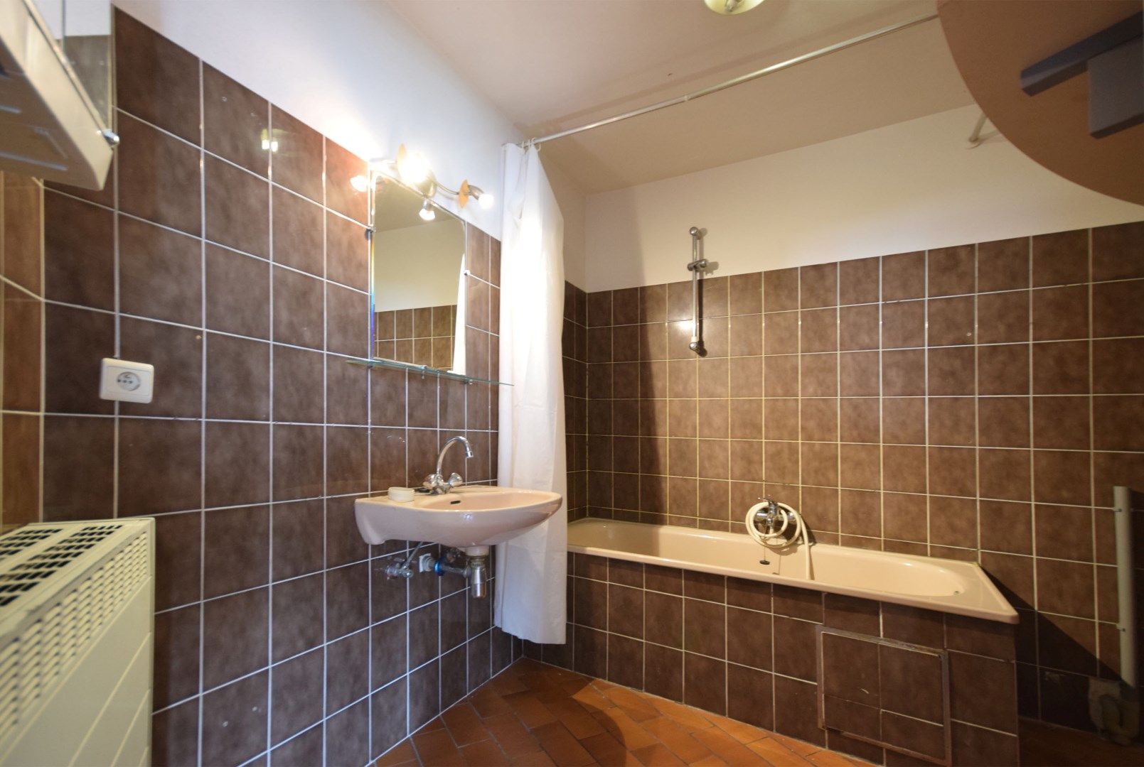 HANDELSRUIMTE MET BOVENLIGGEND APPARTEMENT IN STADSCENTRUM ROESELARE foto 13
