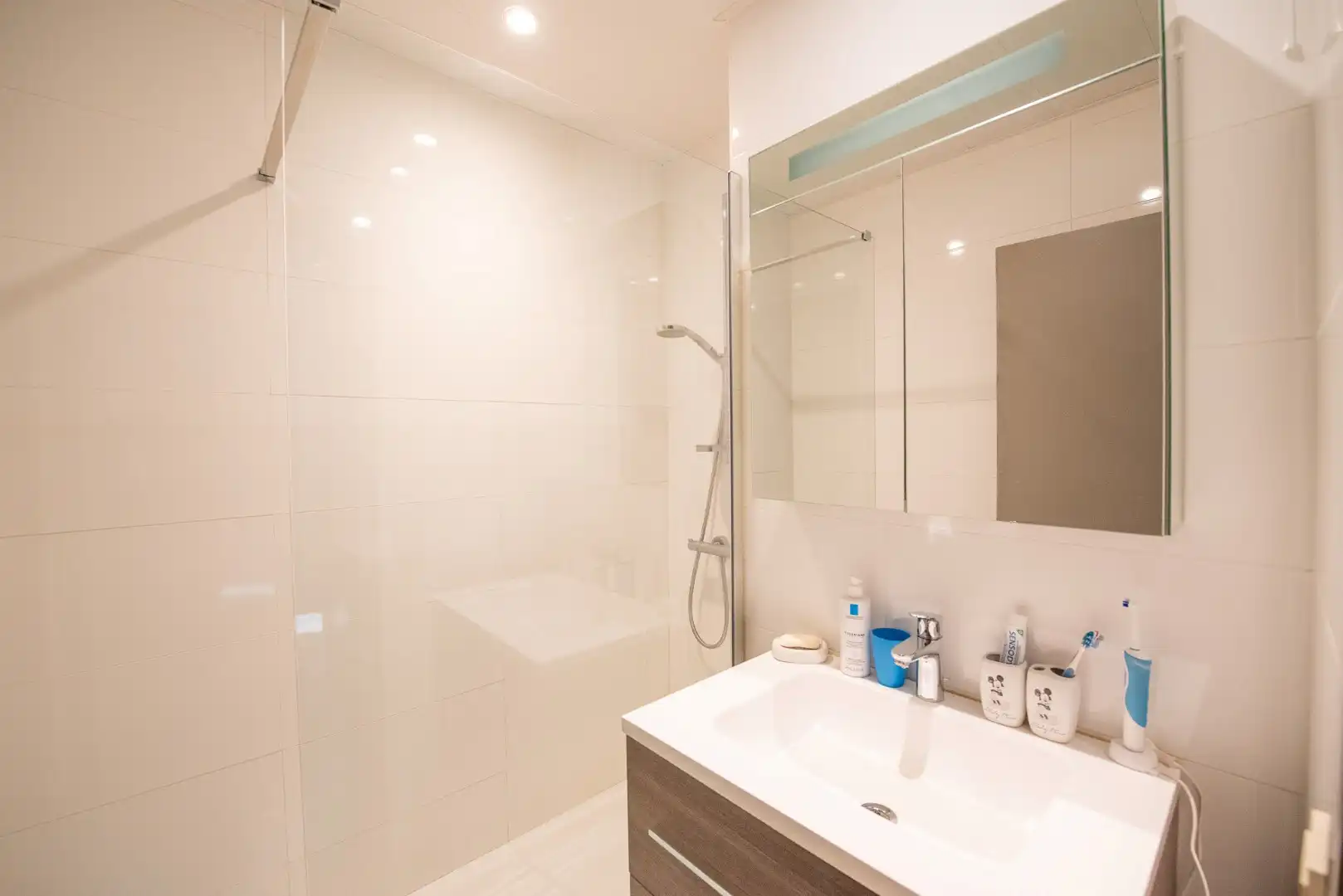 Instapklaar 2-slaapkamerappartement in centrum Zulte met garage! foto 8