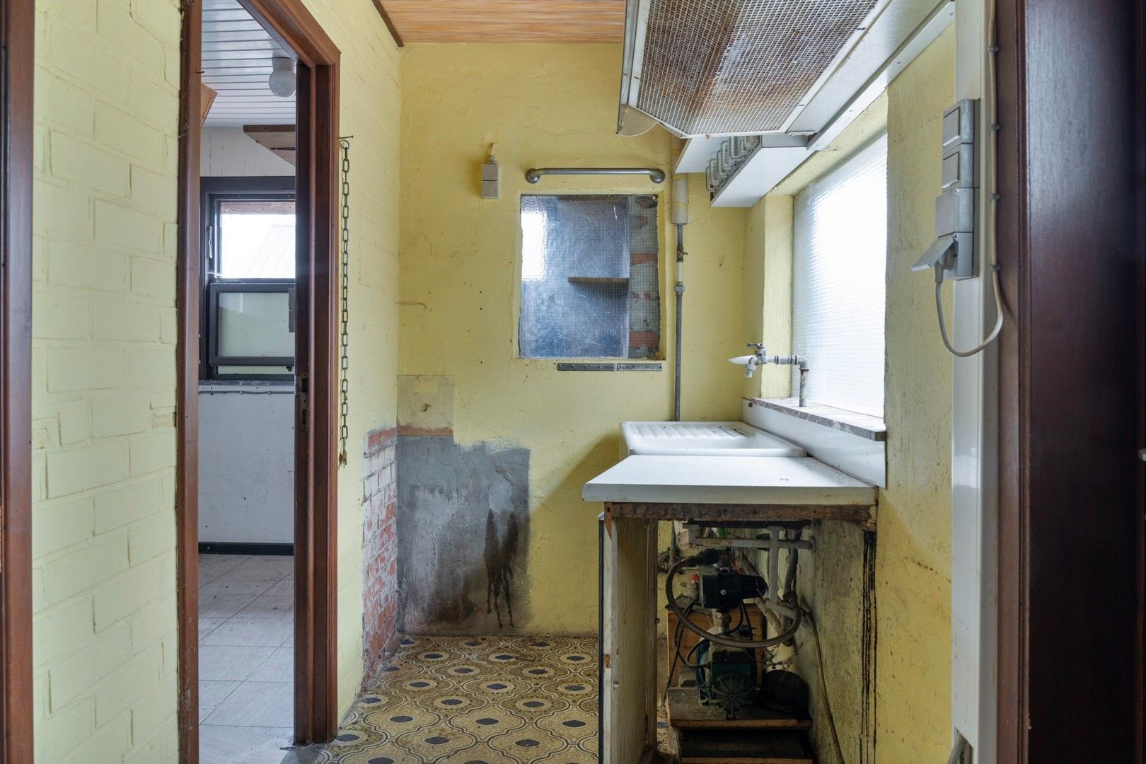 HEEL RUSTIG GELEGEN - TE RENOVEREN - WOONHUIS MET 4 SLPK, TUIN EN TUINBERGING foto 23