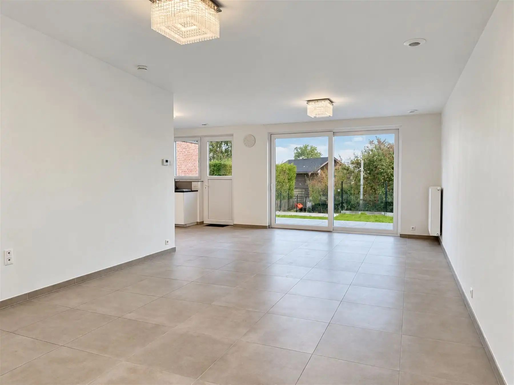instapklare woning met drie slaapkamers en garage foto 2