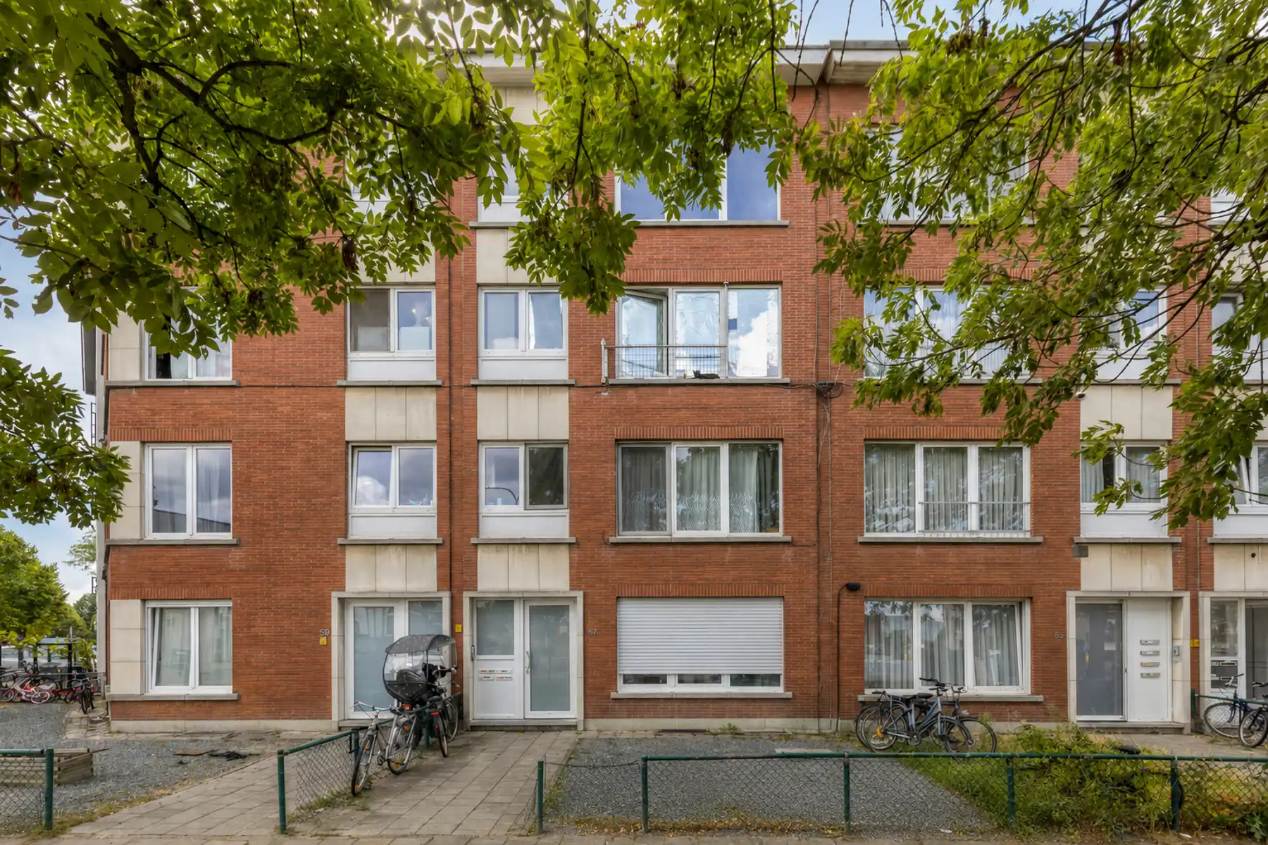 Lichtrijk appartement met 2 slaapkamers en terras foto 2