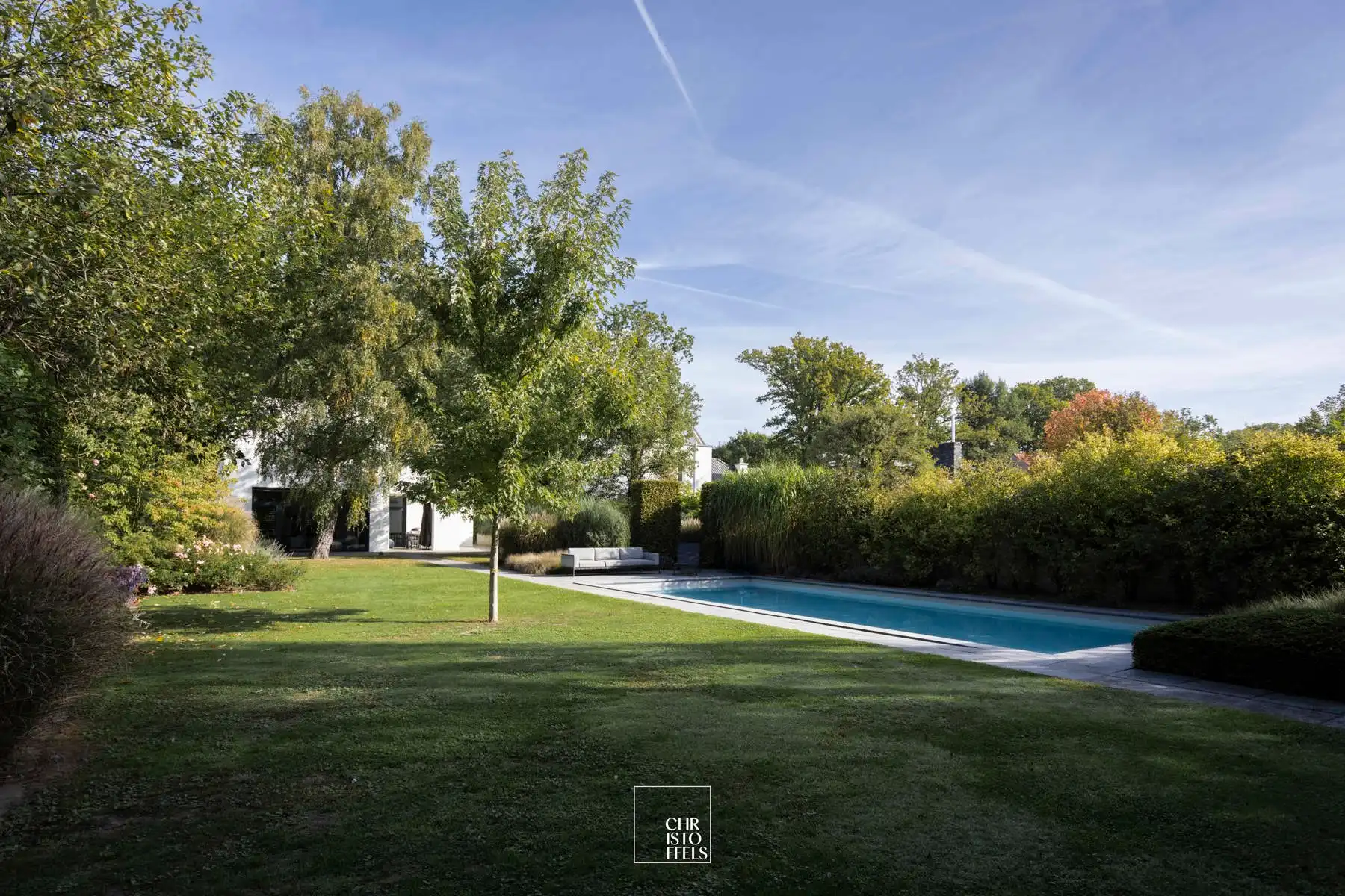 Architecturale villa  (488m²) met buitenzwembad op perceel van 1.281m²  foto 4