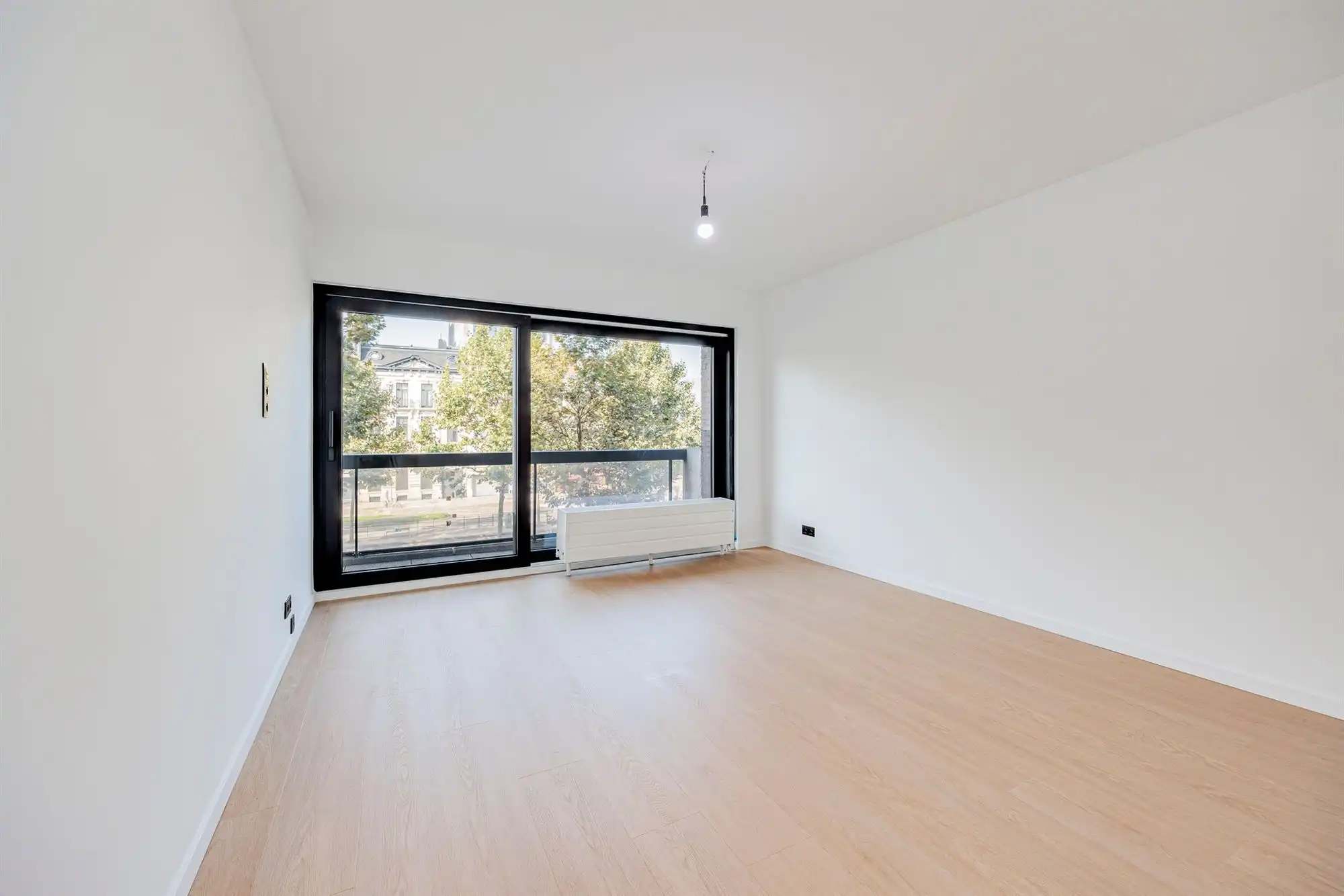 Luxueus gerenoveerd app met 1 slpk en terras; foto 3