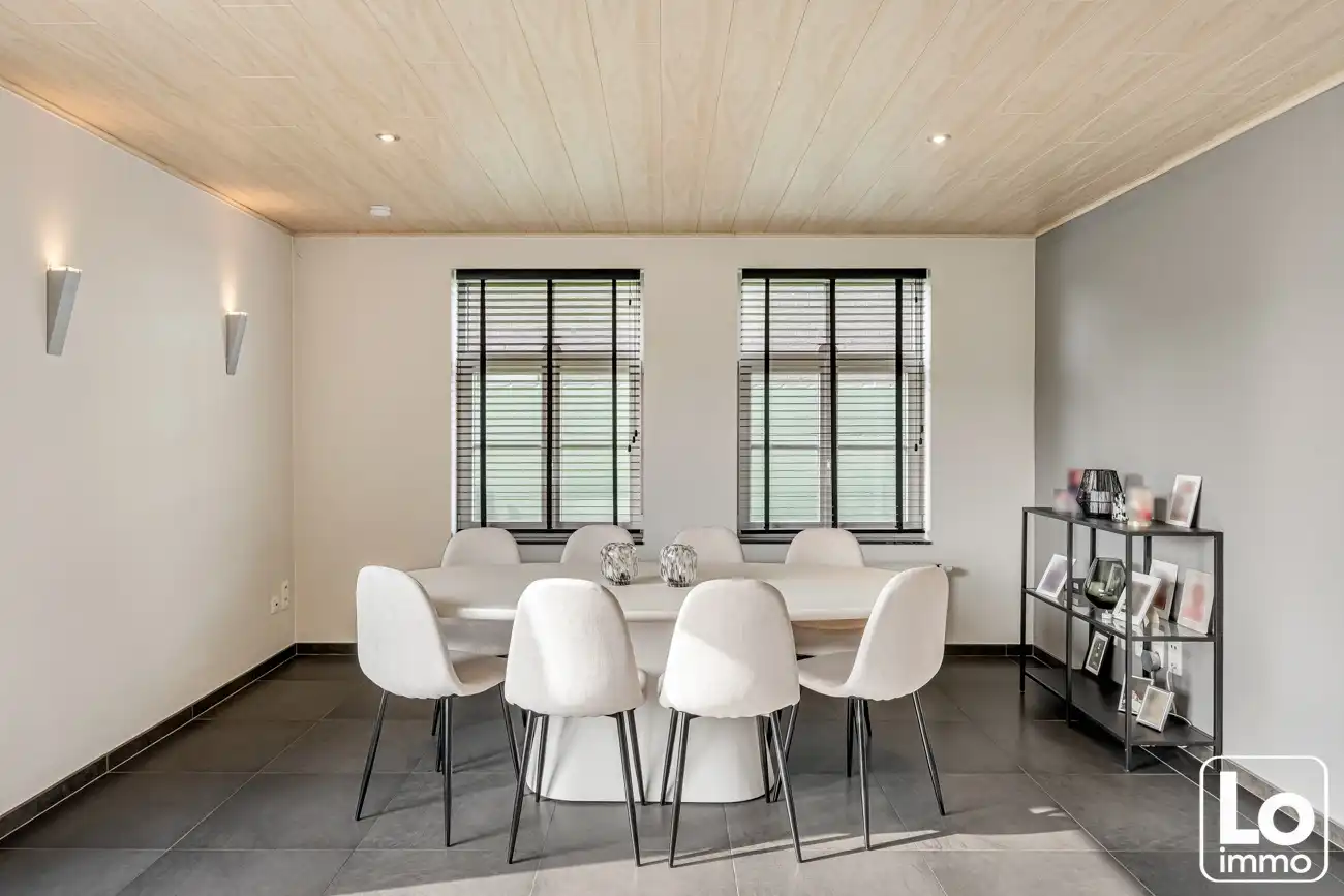 Instap klare ruime open woning met inpandige garage en een zuid georiënteerde tuin op een toplocatie nabij het centrum van Lochristi! foto 4