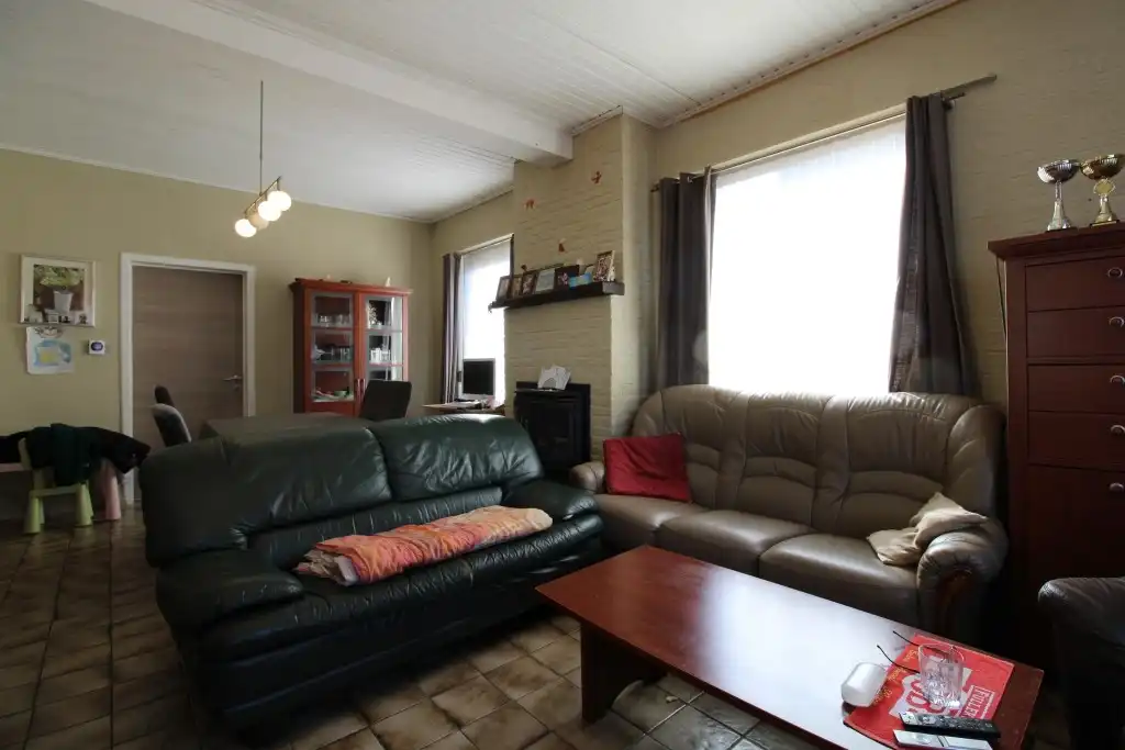 Zeer mooie halfopen woning met garage op gunstige ligging foto 3