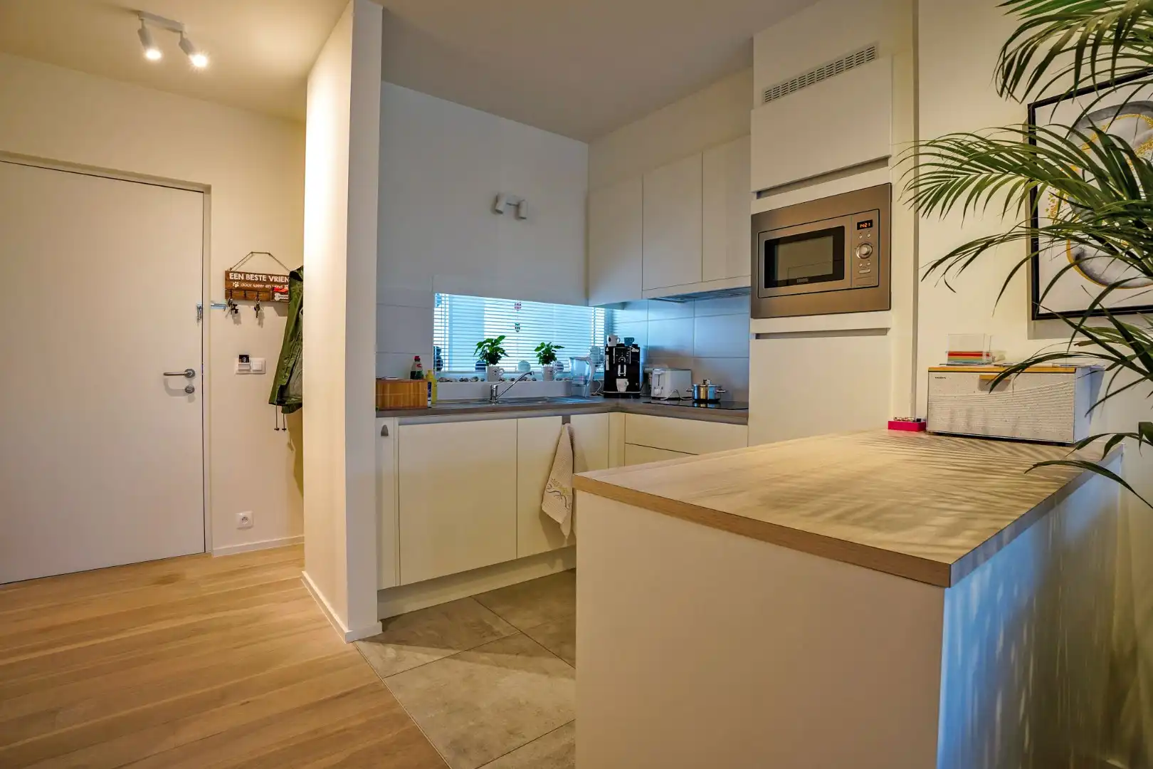 Prachtig 1-slaapkamerappartement met ruim terras (serviceflat) in Residentie Beukenhof, uniek wonen in de dorpskern van Oostduinkerke.  foto 3