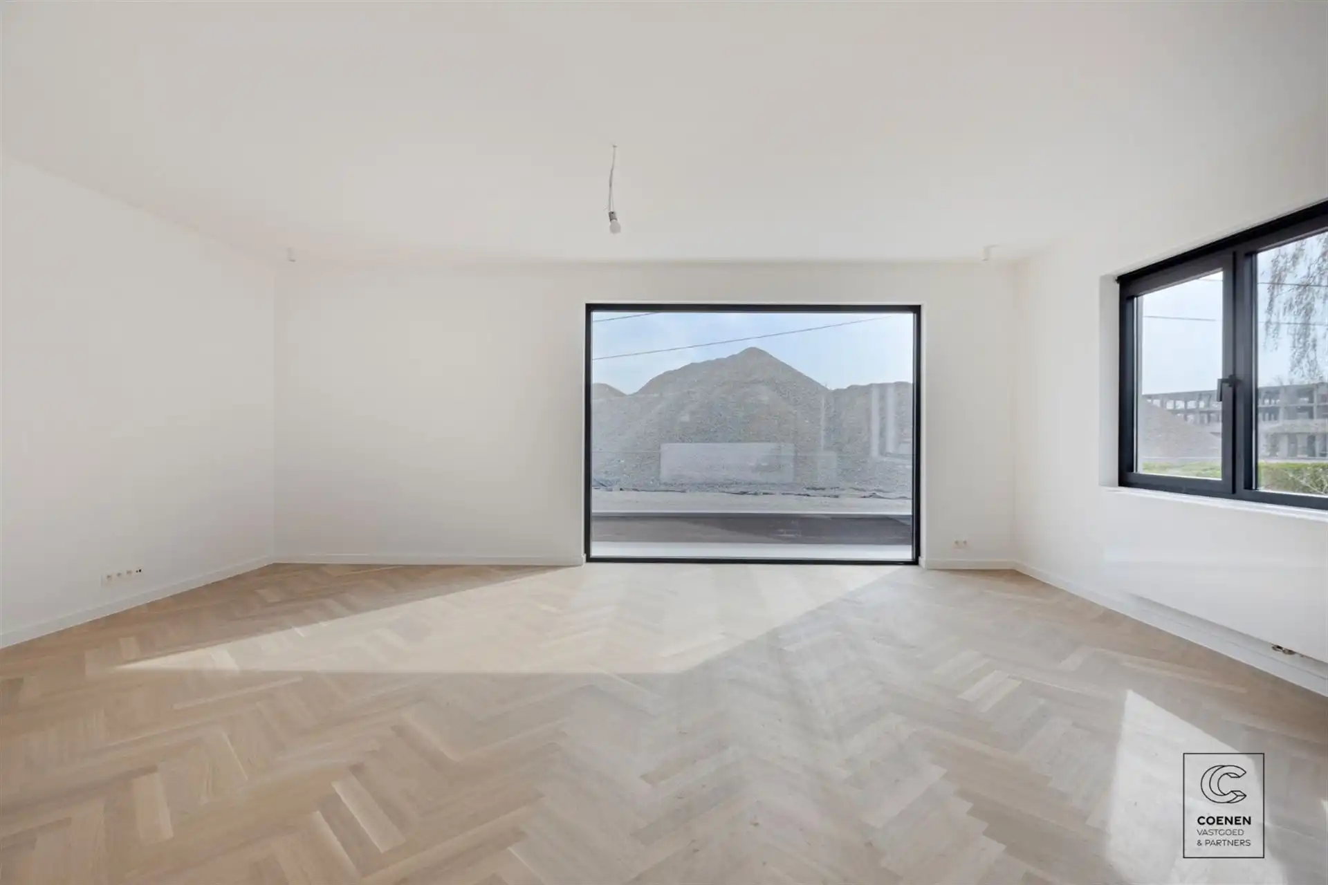 Prachtig gerenoveerde woning met 4 slpk's en riante tuin! foto 5