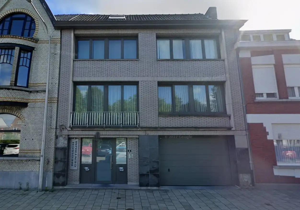 Veelzijdig pand met combinatie van wonen en praktijkruimte foto {{pictureIndex}}
