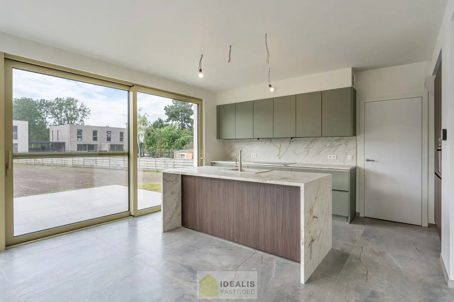 Schitterend volledig vernieuwde woning met 3 ruime slaapkamers foto 19