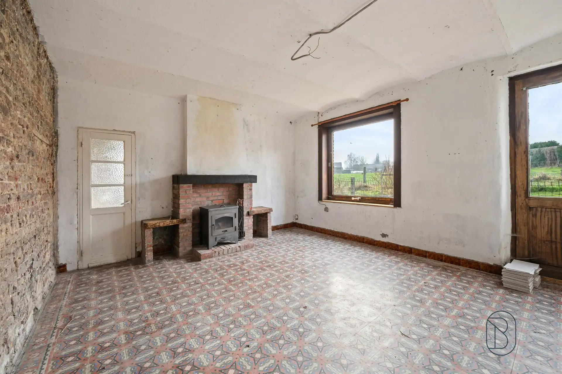 Volledig te renoveren woning, veel potentieel! foto 17