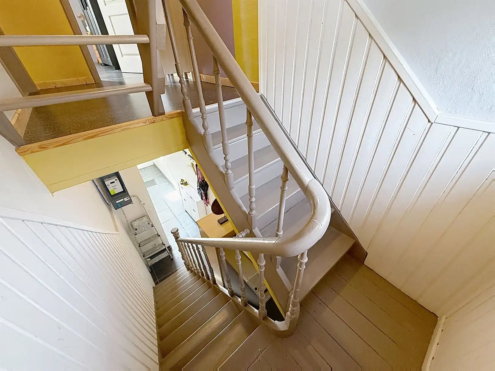 Instapklare stadwoning met koer, 2/3 slpks foto 35